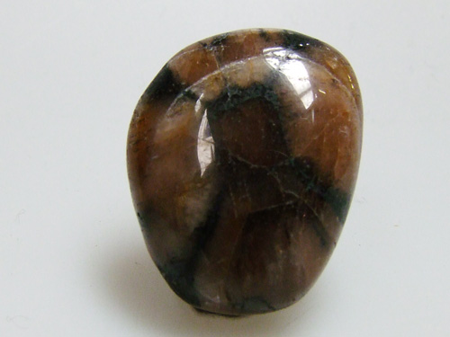 Chiastolite - pierre roul�e